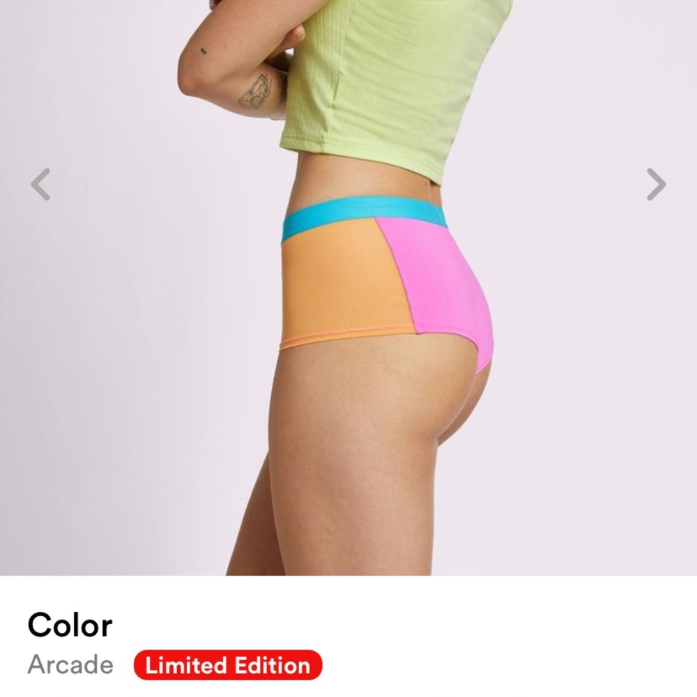 Parade Color Block Cheeky Boy Short In Arcade (XS)